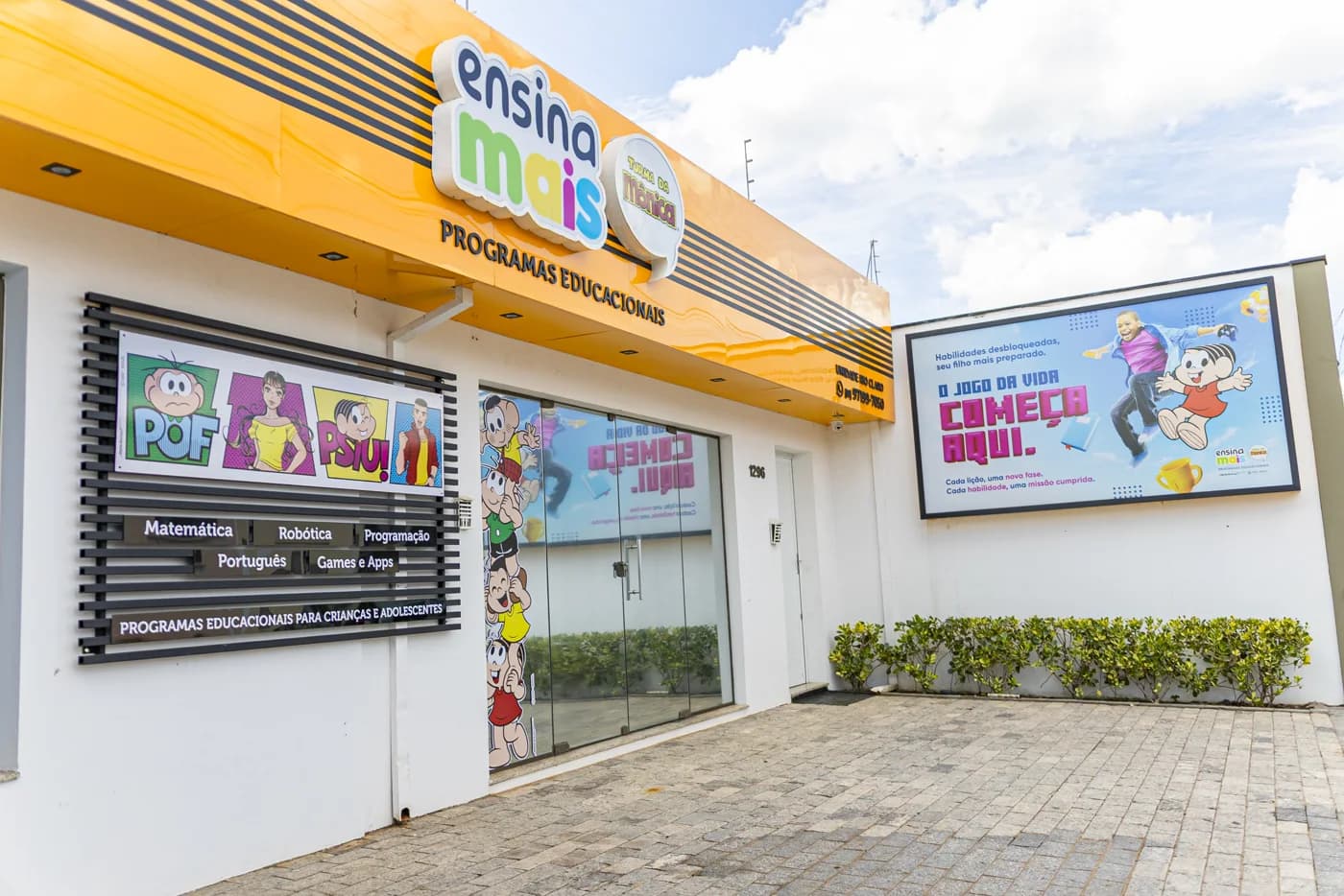Fachada de uma unidade Ensina Mais Turma da Mônica